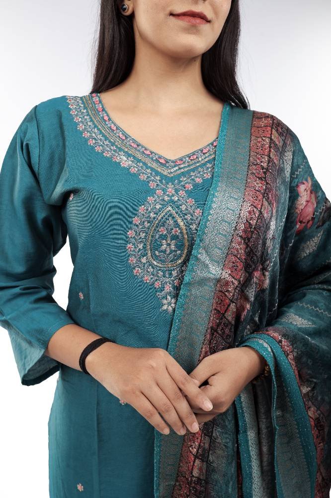 THREE PIECE KURTI